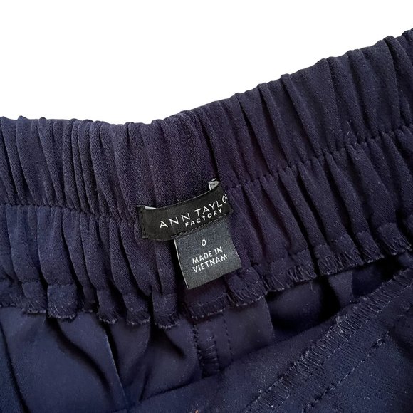 Ann Taylor navy blue shorts summer paperbag cinched waist buttons comfortable - Picture 4 of 5